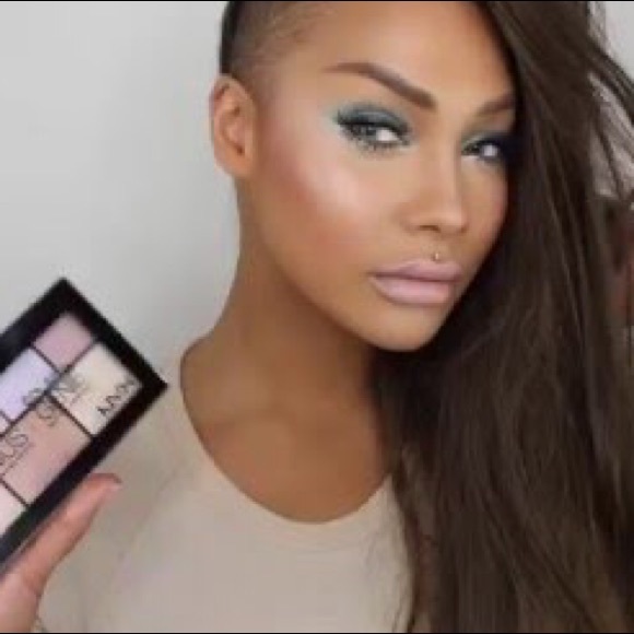 NYX Strobe of Gold Highlighters Palette - Picture 7 of 10